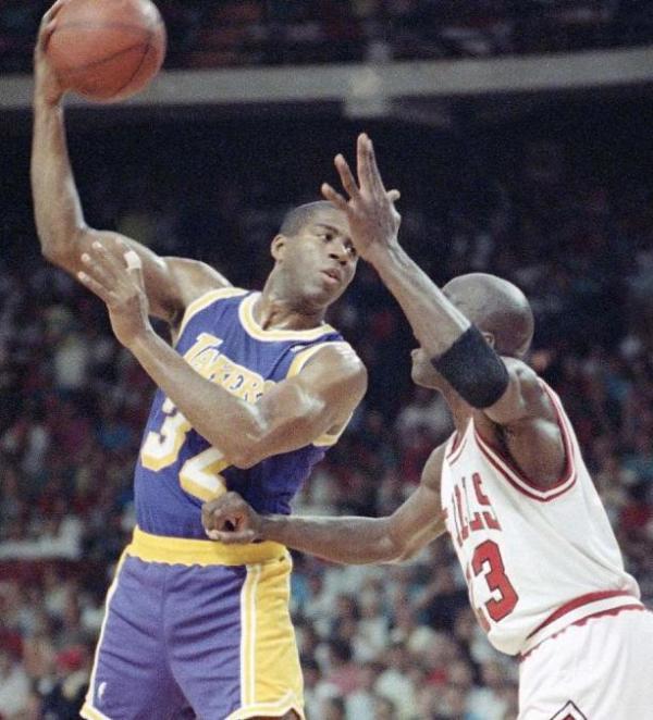 他在关键时 他在关键时