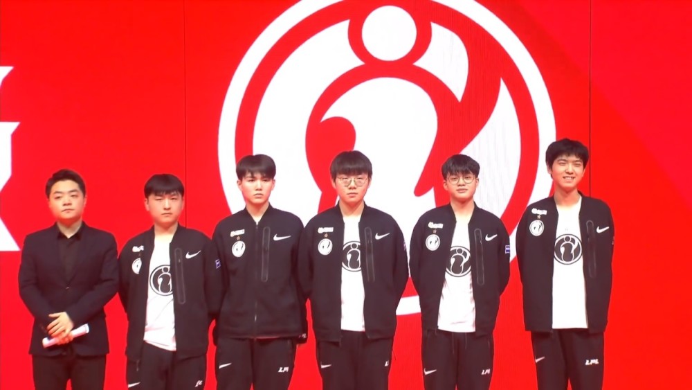 而在这样一 而在这样一